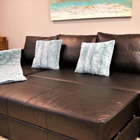 Simply Luxury Stays Отава Екстериор снимка