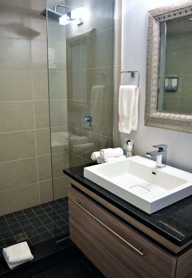 Simply Luxury Stays Отава Екстериор снимка