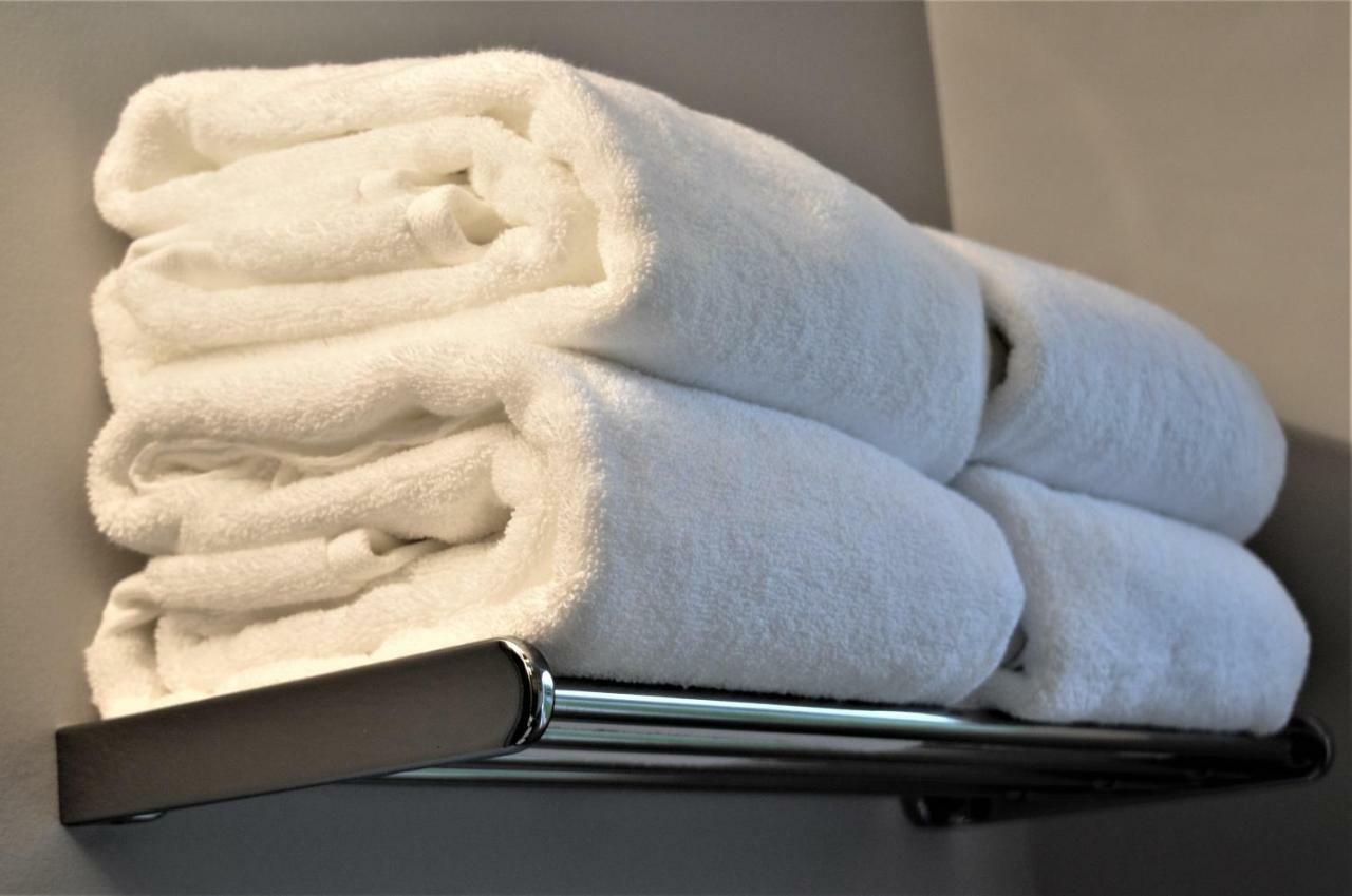 Simply Luxury Stays Отава Екстериор снимка